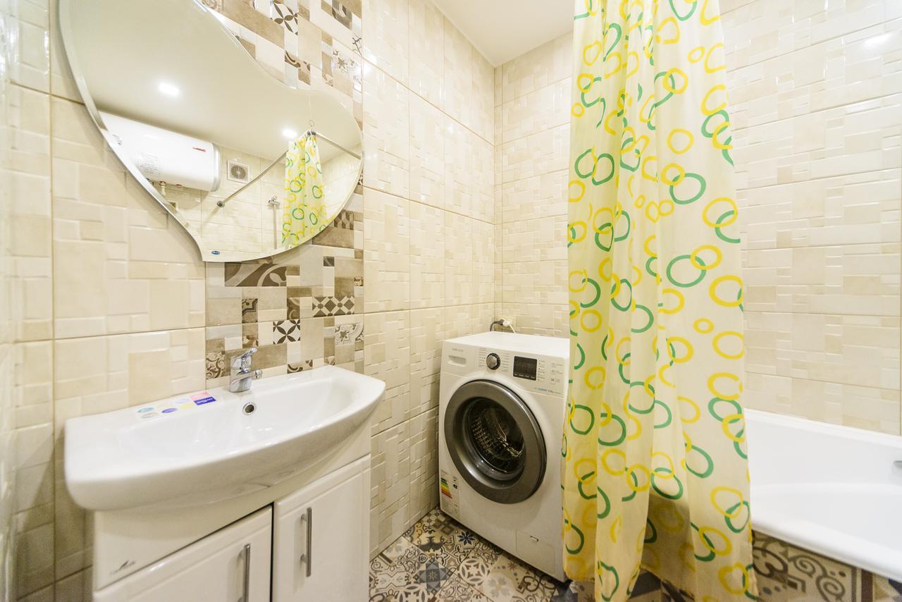 Apartment On Hryhoriia Chuprynky Kiew Exterior foto